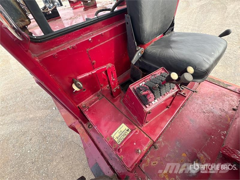 Taylor TC-400L 36600 lb Pneumatic Tire Forklift Forklift trucks - others