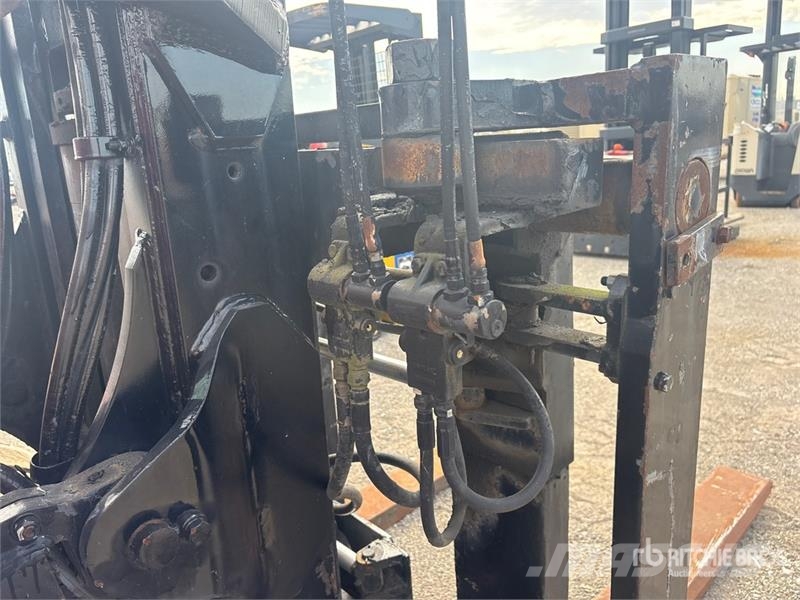 Taylor TC-400L 36600 lb Pneumatic Tire Forklift Forklift trucks - others