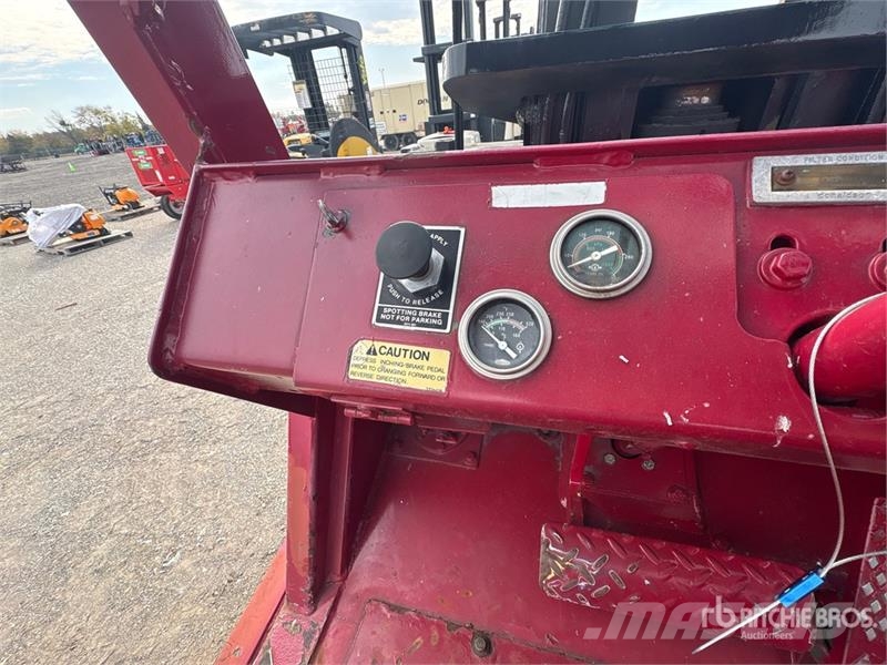 Taylor TC400L 36600 lb Pneumatic Tire Forklift Empilhadeiras - outros