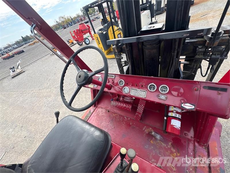 Taylor TC400L 36600 lb Pneumatic Tire Forklift Empilhadeiras - outros