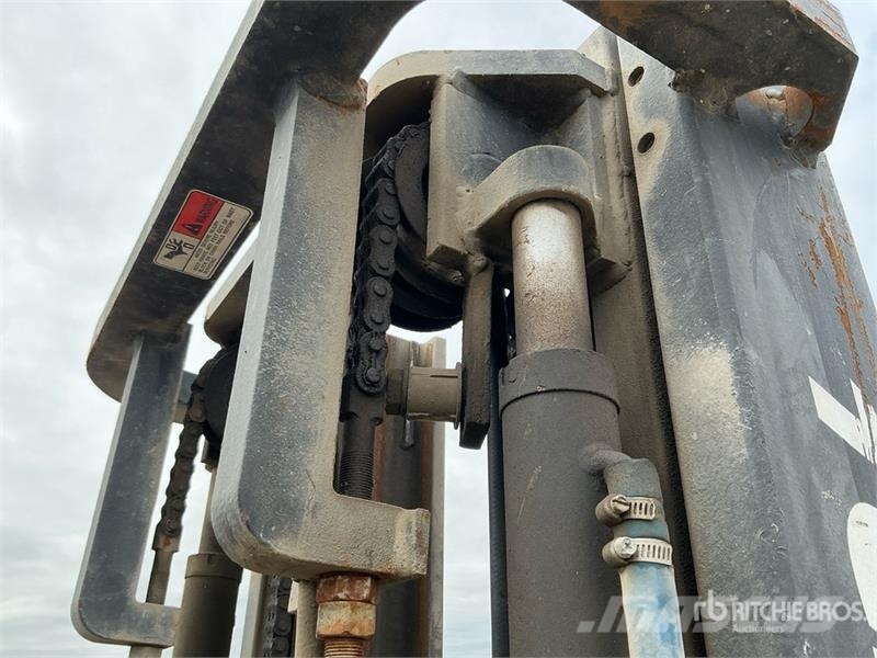 TCM FG25T3L 3700 lb Pneumatic Tire Forklift Šakiniai krautuvai - Kita