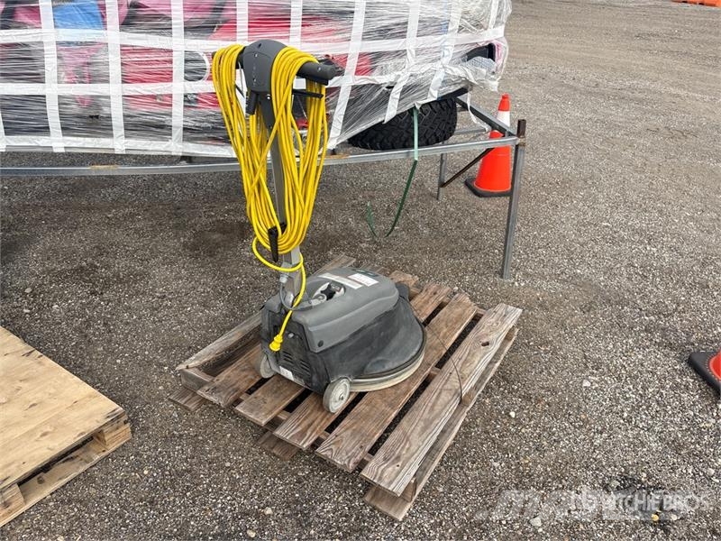 Tennant BR-2000 Walk-Behind Electric Floor Scrubber Otros remolques