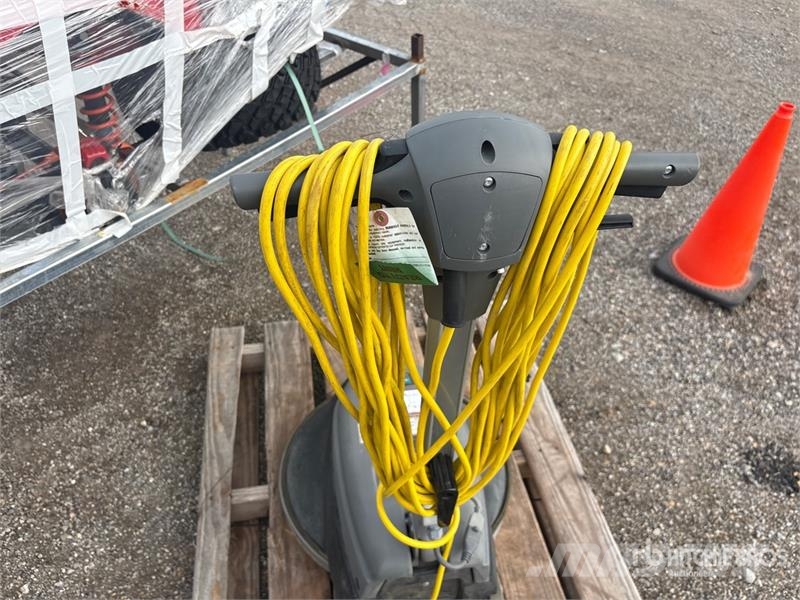 Tennant BR-2000 Walk-Behind Electric Floor Scrubber Otros remolques