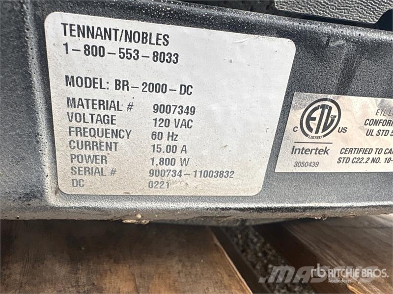 Tennant BR-2000 Walk-Behind Electric Floor Scrubber Otros remolques