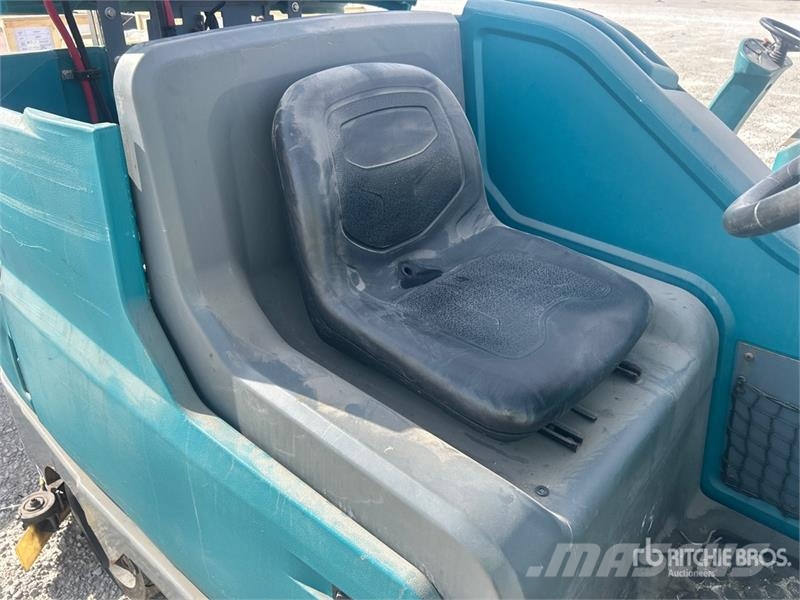 Tennant T17 Ride-On Electric Floor Scrubber Other trailers