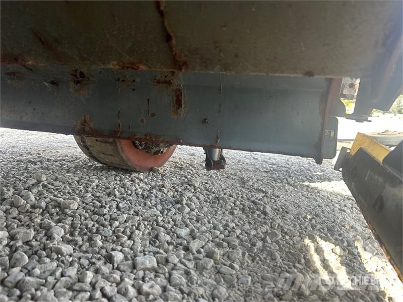 Tennant T17 Ride-On Electric Floor Scrubber Other trailers