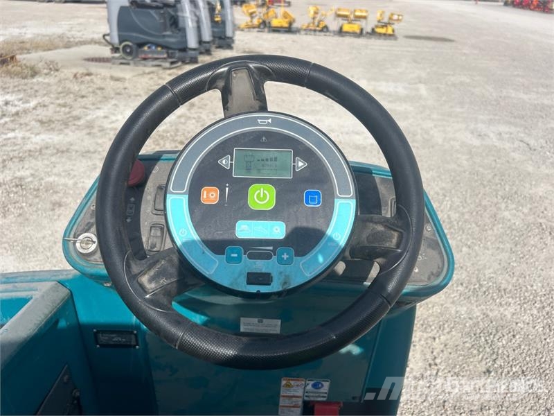 Tennant T17 Ride-On Electric Floor Scrubber Other trailers