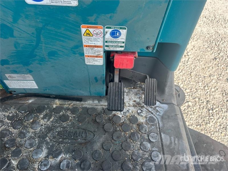Tennant T17 Ride-On Electric Floor Scrubber Other trailers