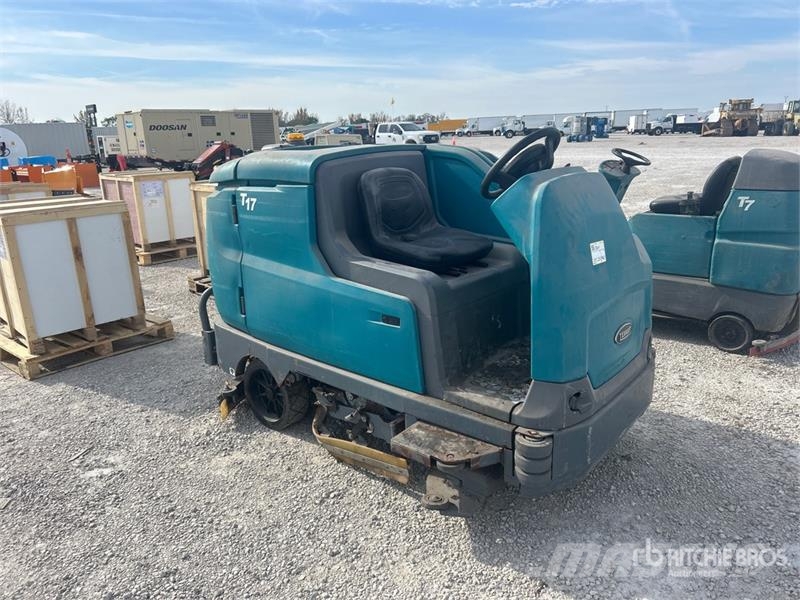 Tennant T17 Ride-On Electric Floor Scrubber Other trailers