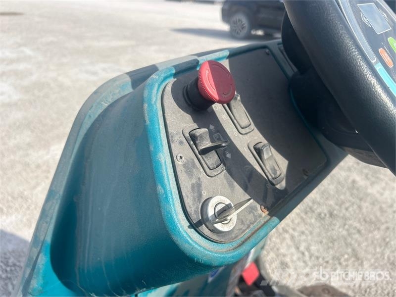 Tennant T17 Ride-On Electric Floor Scrubber Other trailers