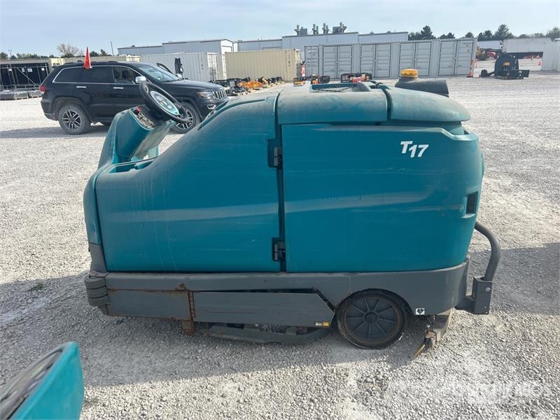 Tennant T17 Ride-On Electric Floor Scrubber Other trailers