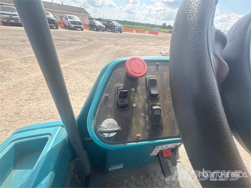 Tennant T17 Ride-On Electric Floor Scrubber Ďalšie prívesy