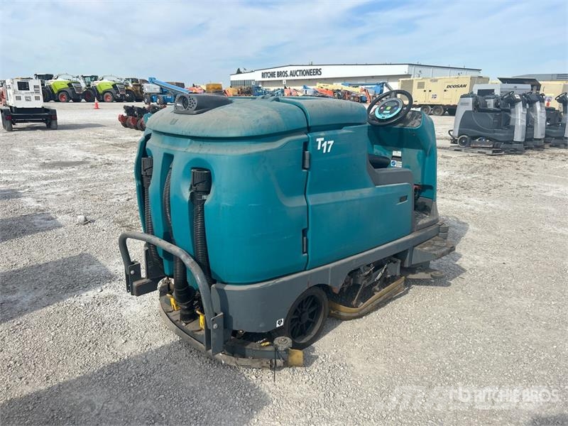 Tennant T17 Ride-On Electric Floor Scrubber Other trailers