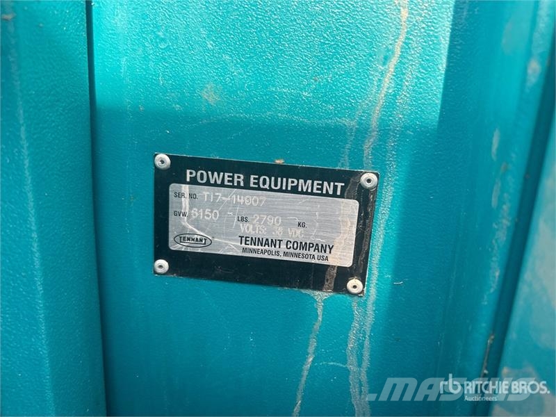 Tennant T17 Ride-On Electric Floor Scrubber Other trailers