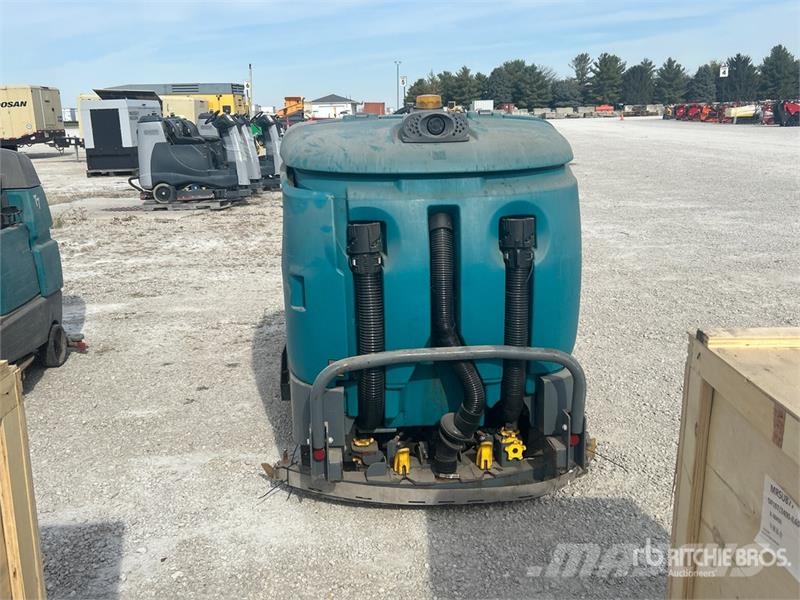 Tennant T17 Ride-On Electric Floor Scrubber Other trailers