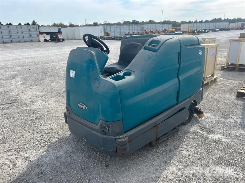 Tennant T17 Ride-On Electric Floor Scrubber Other trailers