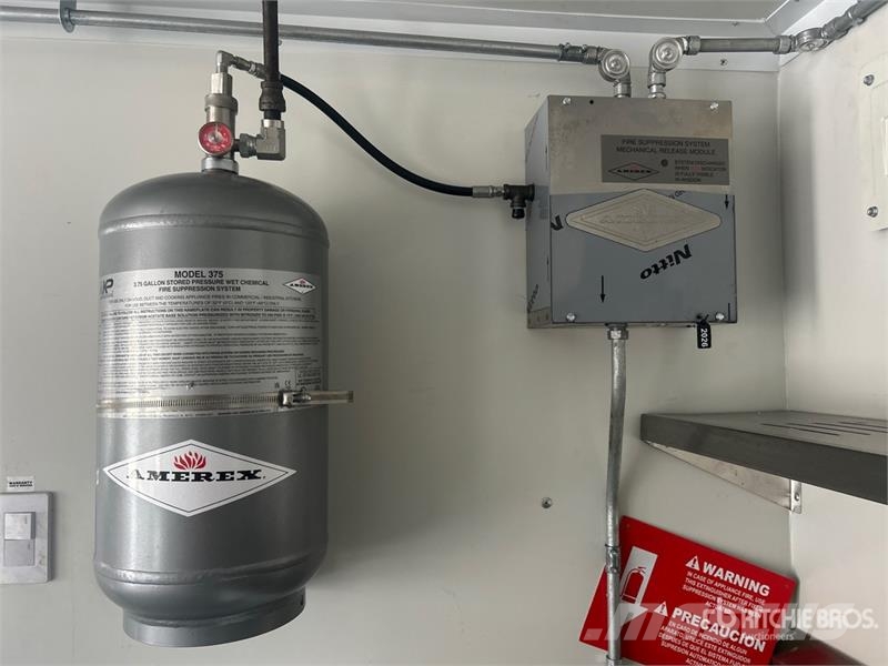  The Fud 16 ft 0 in T/A Food Concession Trailer مقطورات أخرى