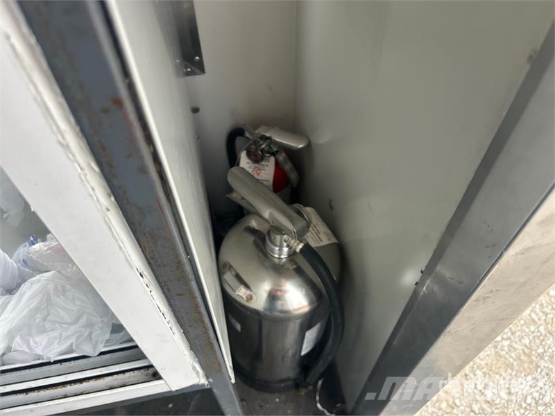  The Fud 16 ft 0 in T/A Food Concession Trailer مقطورات أخرى