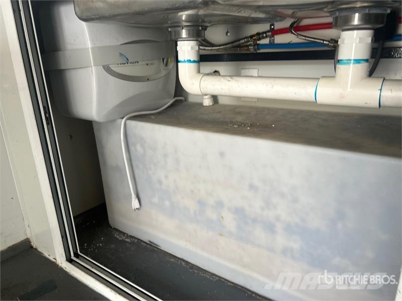  The Fud 16 ft 0 in T/A Food Concession Trailer مقطورات أخرى