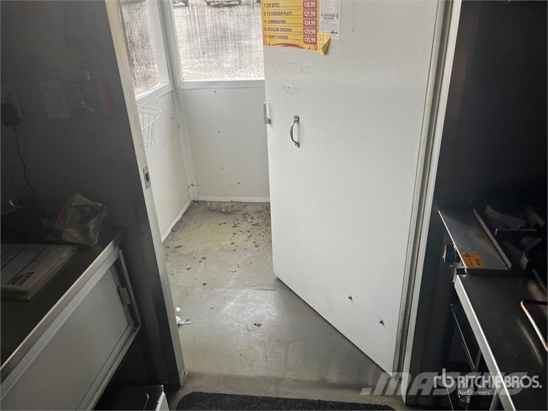 The Fud Trailer 17 ft 10 in T/A Food Concession Tr Citas piekabes