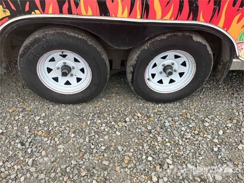 The Fud Trailer 17 ft 10 in T/A Food Concession Tr Citas piekabes