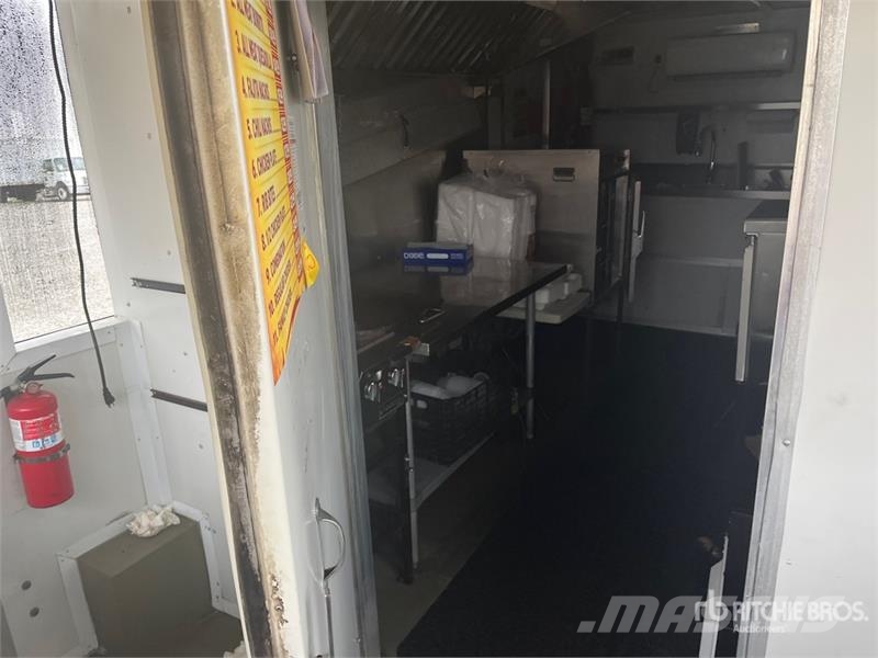 The Fud Trailer 17 ft 10 in T/A Food Concession Tr Citas piekabes