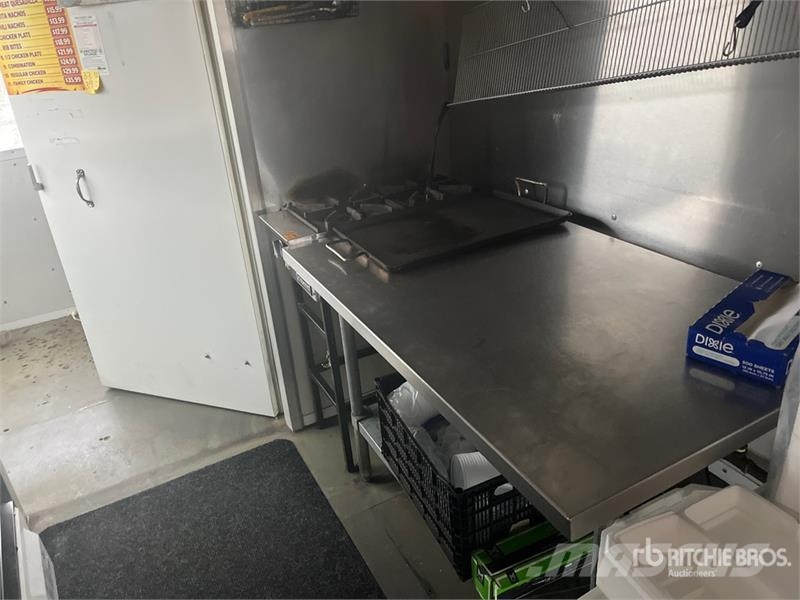 The Fud Trailer 17 ft 10 in T/A Food Concession Tr Citas piekabes