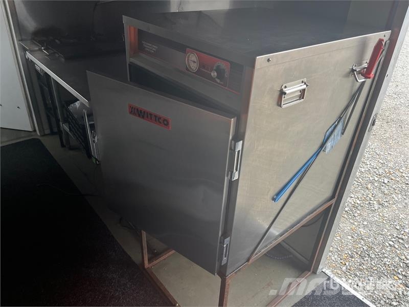 The Fud Trailer 17 ft 10 in T/A Food Concession Tr Citas piekabes