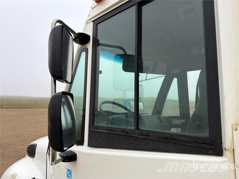 Thomas Saf-T-Liner C2 4x2 28-Seat Transit Bus Minibusse