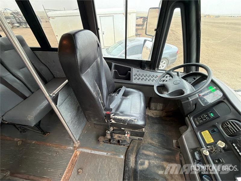 Thomas Saf-T-Liner C2 4x2 28-Seat Transit Bus Minibusse