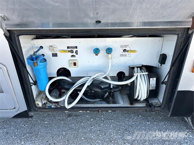 Tiffin Allegro Bus 40 QSP Motor Home 露營車和有篷卡車