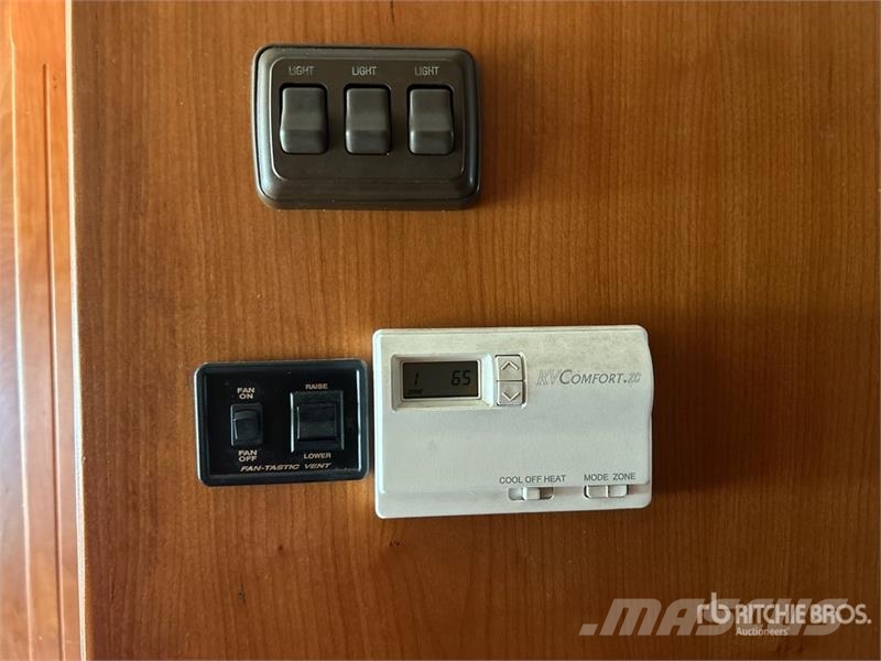 Tiffin Allegro Bus 40 QSP Motor Home 露營車和有篷卡車