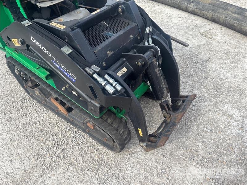 Toro 22327G Mini DINGO TX-1000 Compact Track Loader Smykem řízené nakladače