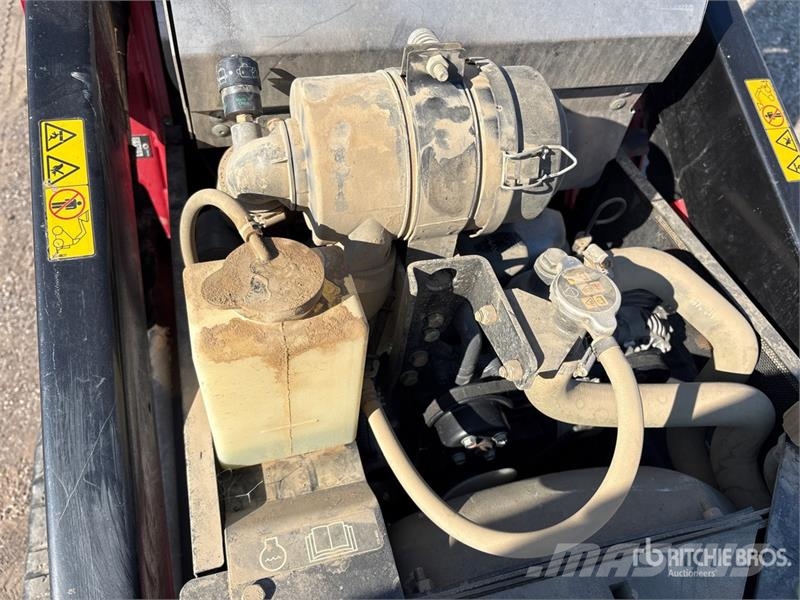 Toro TX525 Mini Compact Track Loader لوادر انزلاقية التوجيه