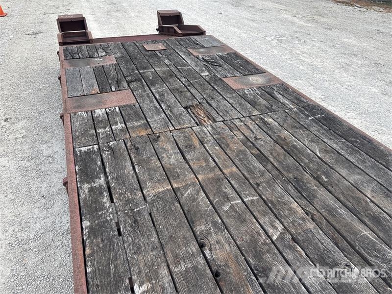 TOWMASTER 24 ft T/A Equipment Trailer Przyczepy do transportu samochodów