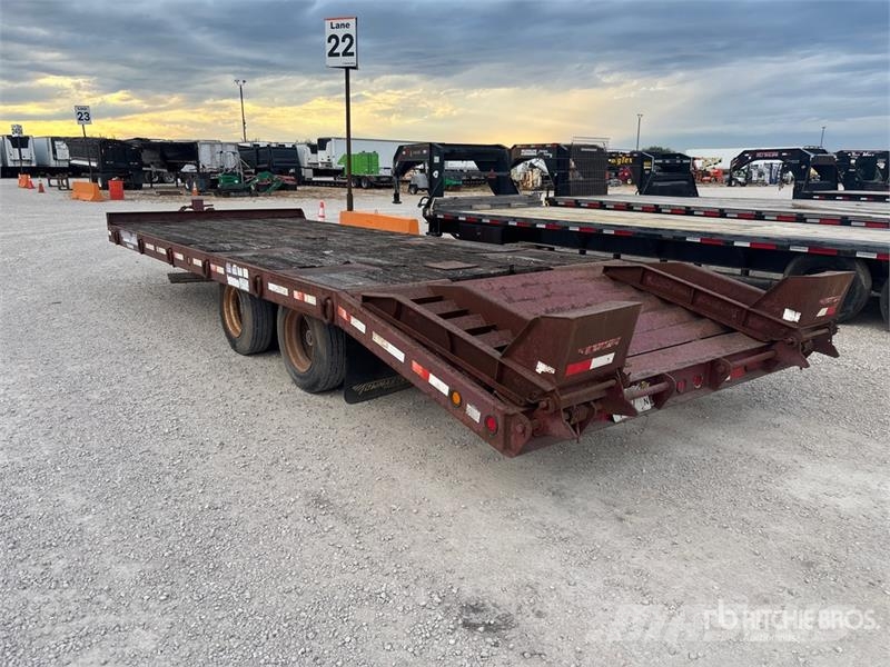 TOWMASTER 24 ft T/A Equipment Trailer Przyczepy do transportu samochodów