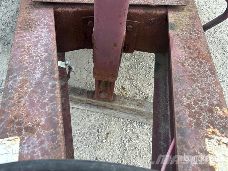 TOWMASTER 24 ft T/A Equipment Trailer Przyczepy do transportu samochodów