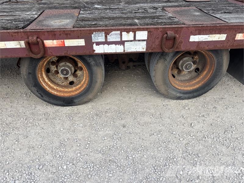 TOWMASTER 24 ft T/A Equipment Trailer Przyczepy do transportu samochodów