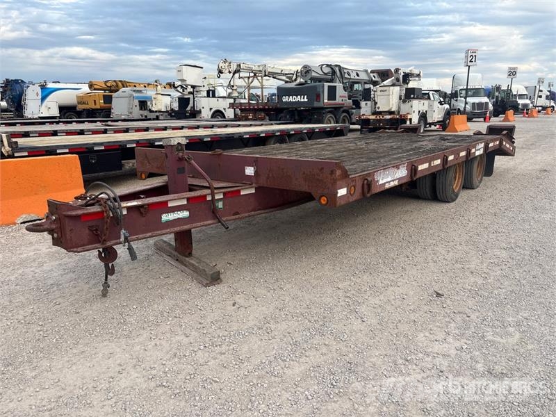 TOWMASTER 24 ft T/A Equipment Trailer Przyczepy do transportu samochodów