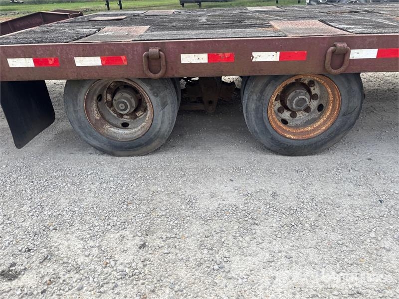 TOWMASTER 24 ft T/A Equipment Trailer Przyczepy do transportu samochodów