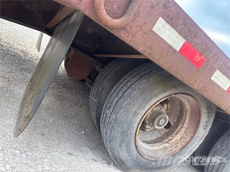TOWMASTER 24 ft T/A Equipment Trailer Przyczepy do transportu samochodów