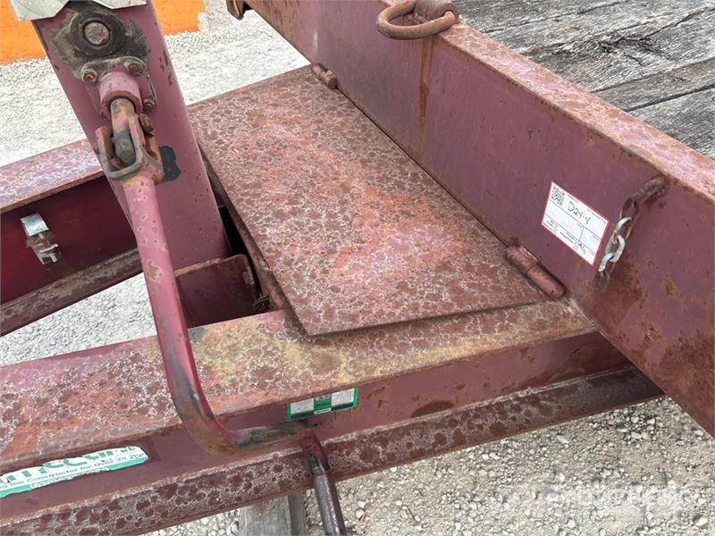 TOWMASTER 24 ft T/A Equipment Trailer Przyczepy do transportu samochodów