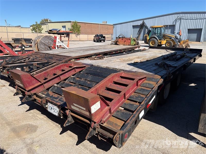 TOWMASTER DDT 24 ft T/A Equipment Trailer Autonkuljetusperävaunut