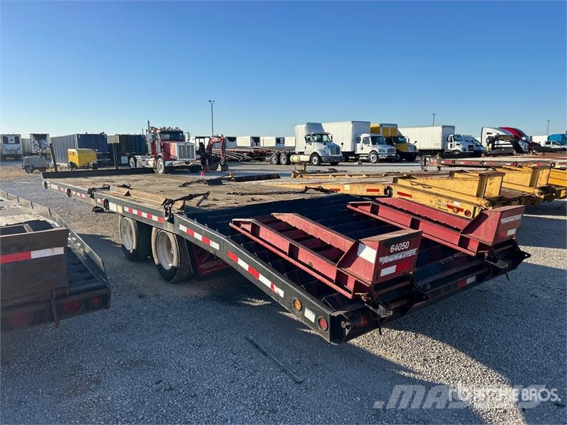 TOWMASTER T-40 31 ft T/A Equipment Trailer Remorque porte engin