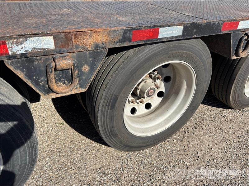 TOWMASTER T110DTG Tri/A Lowboy Trailer Nizki nakladalci