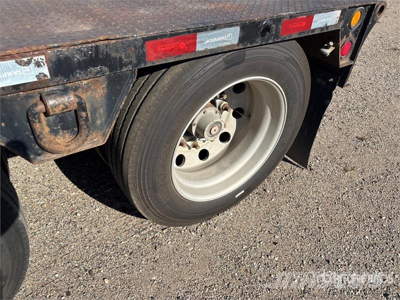 TOWMASTER T110DTG Tri/A Lowboy Trailer Nizki nakladalci
