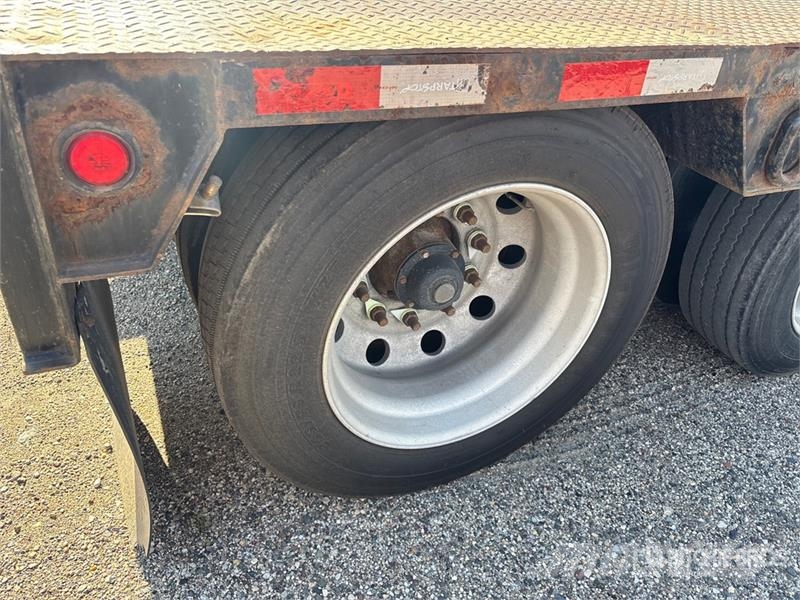 TOWMASTER T110DTG Tri/A Lowboy Trailer Nizki nakladalci
