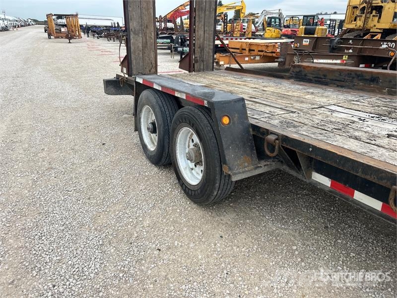 TOWMASTER T18DD 20 ft T/A Equipment Trailer Прицепы-Автовозы