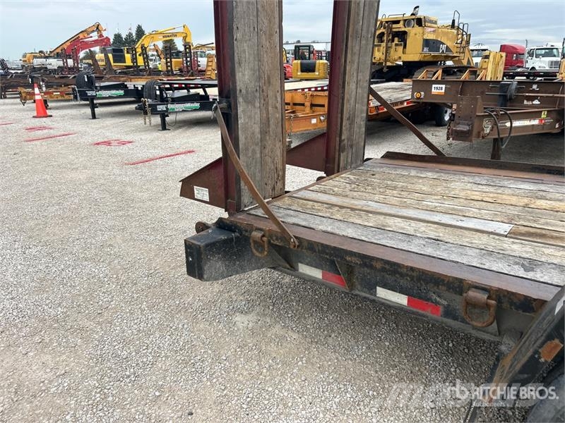 TOWMASTER T18DD 20 ft T/A Equipment Trailer Прицепы-Автовозы