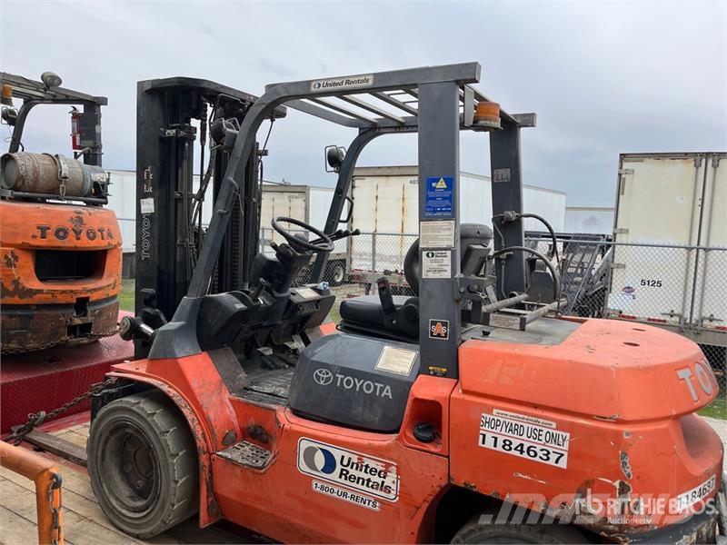 Toyota 7FGU35 7000 lb Pneumatic Tire Forklift Viličarji - drugo